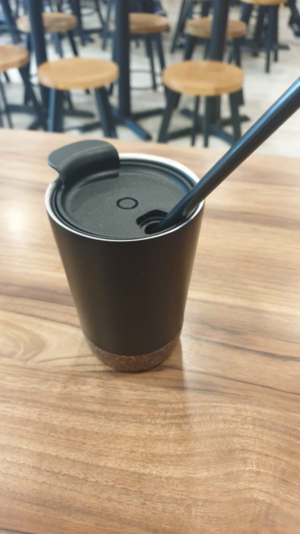 Can even place a straw to the ss mug.